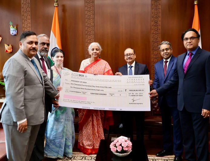 Bank of India hands over Rs.1553.50 crores dividend to Government of India for FY25-26